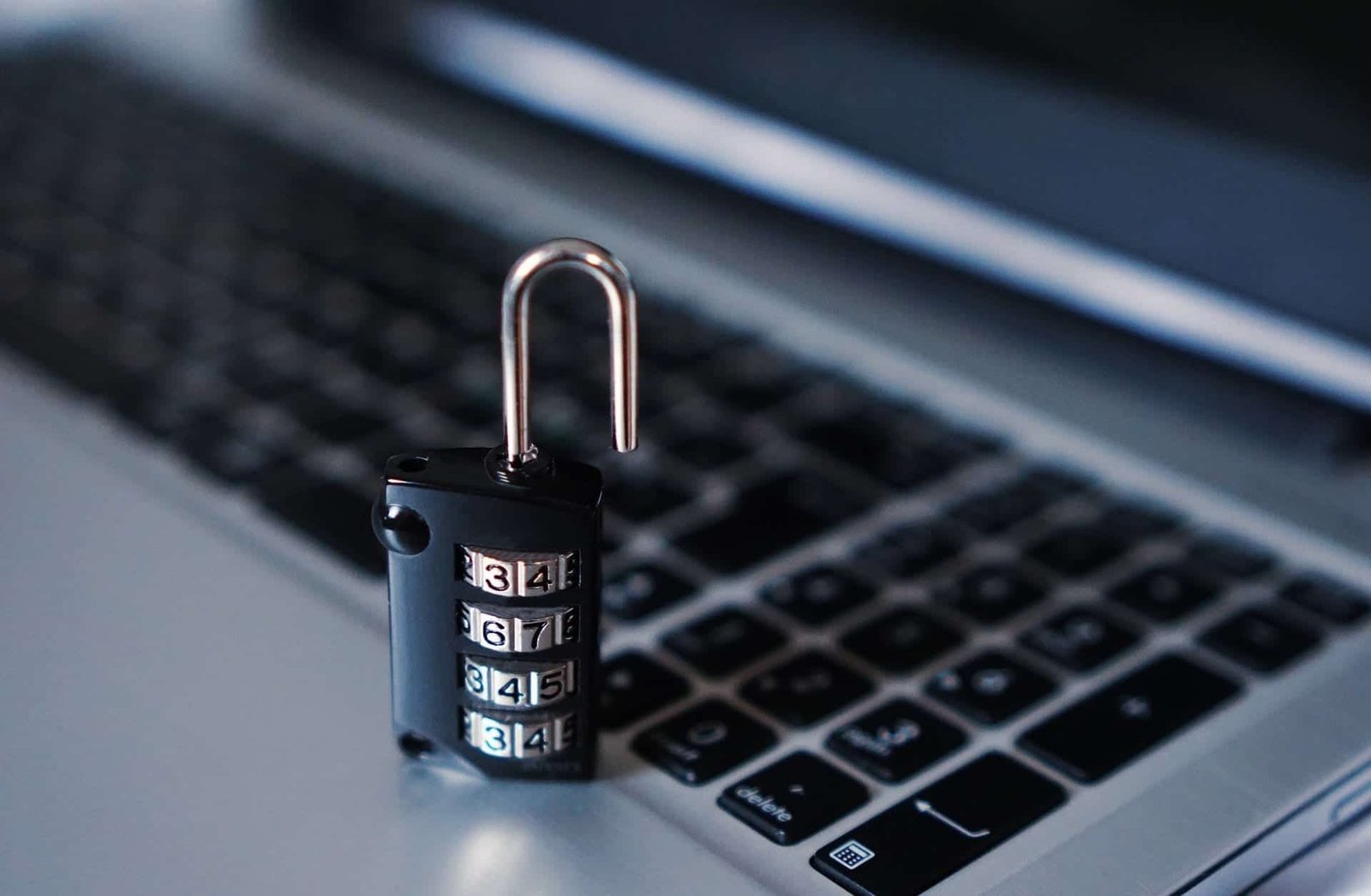 People warned of sophisticated Facebook Hacking Money scam