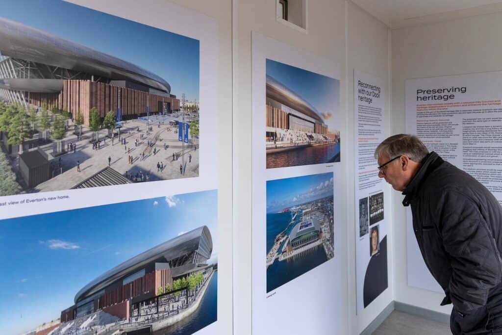 Graeme Sharp officially unveils new Dockland’s Trail Museum 