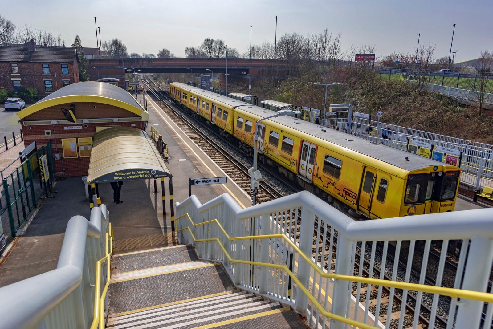 Merseyrail staff prepare for unprecedented hot weather