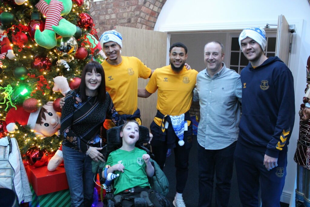 Everton FC make festive trip to Children’s Hospices