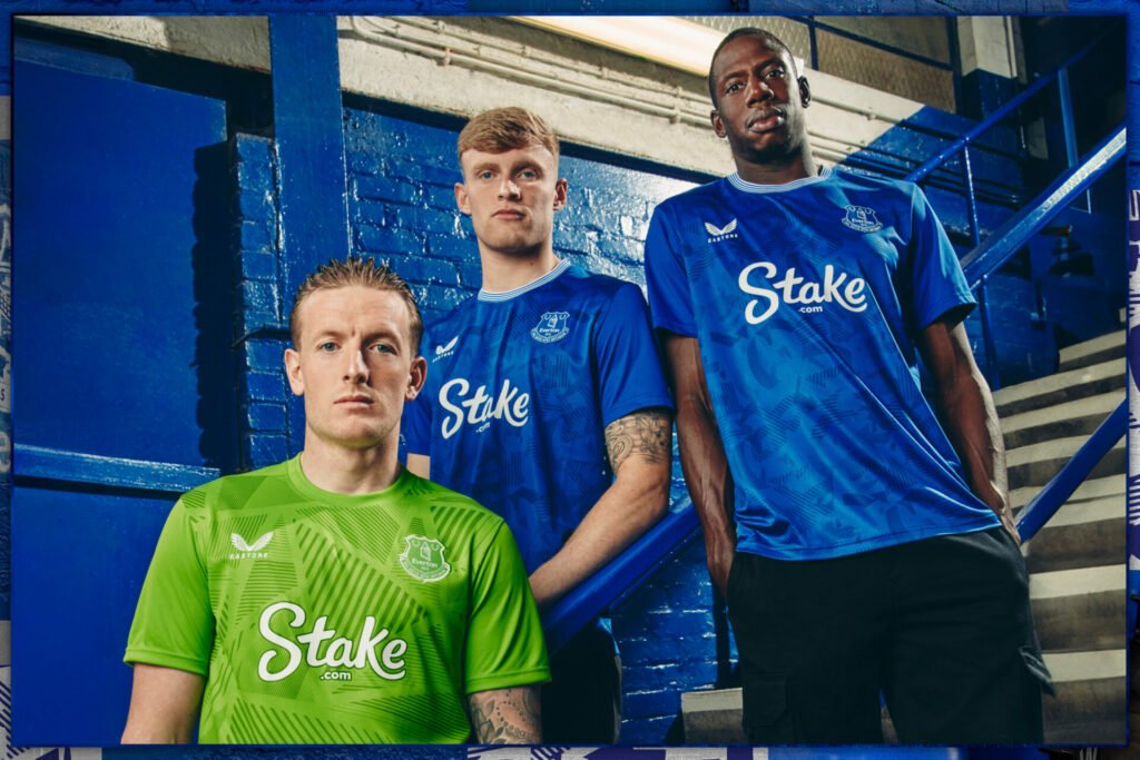 Everton reveal new home kit