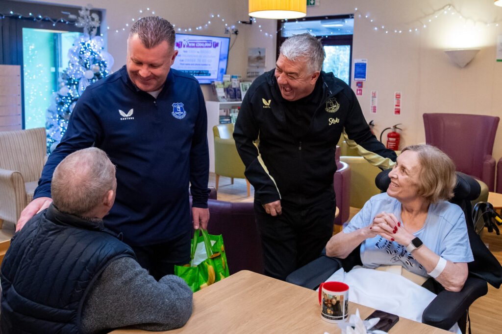 Everton Ambassadors pay christmas visit to Woodlands Hospice