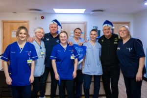 Everton Ambassadors pay christmas visit to Woodlands Hospice