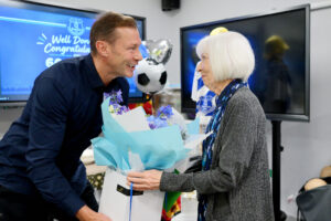 Duncan Ferguson surprises Everton fan who has dedicated 60 years to the NHS