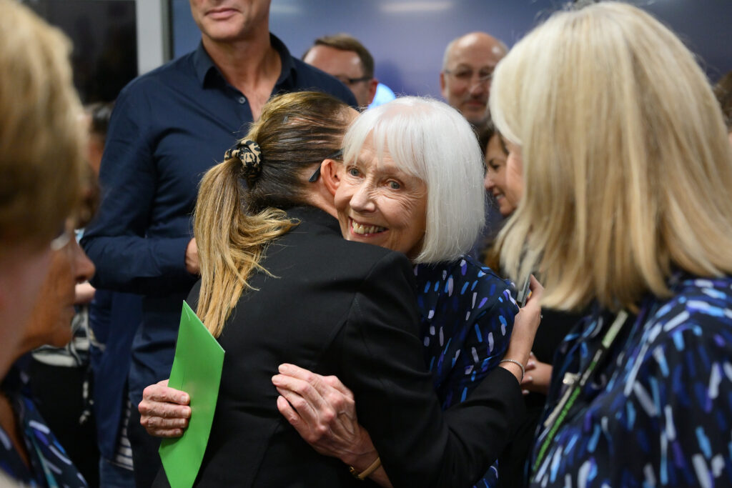 Duncan Ferguson surprises Everton fan who has dedicated 60 years to the NHS