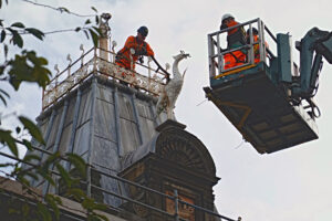 Liverpool’s historic 148-year-old ‘Mother Liver Bird’ removed from Mersey Chambers for restoration